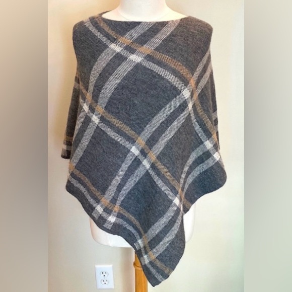 Nardi & Tagliaferri Sweaters - Nardi & Tagliaferri Gray Plaid SZ One Size Cottagecore Boho Wool Alpaca Poncho